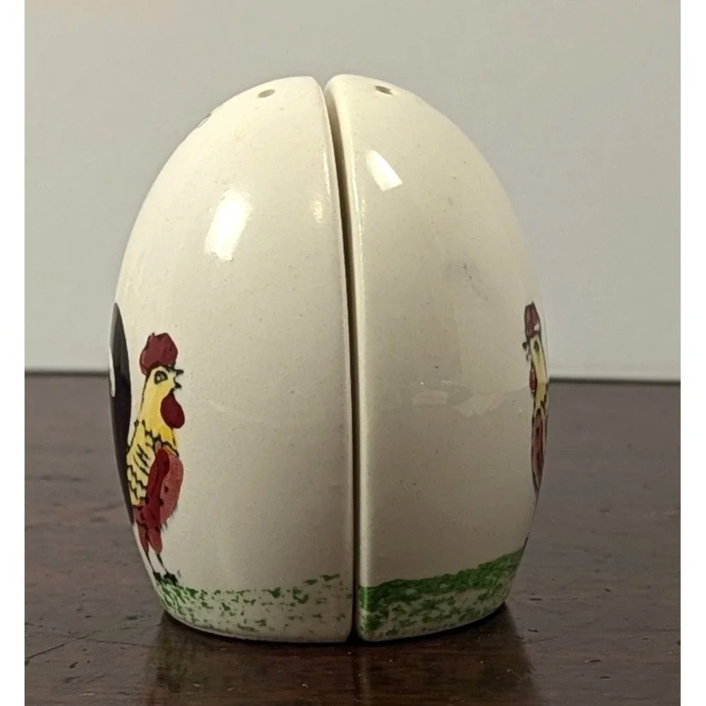 Vintage Hand Painted Rooster Egg Ceramic Salt & Pepper Shakers Japan 4-SP0022